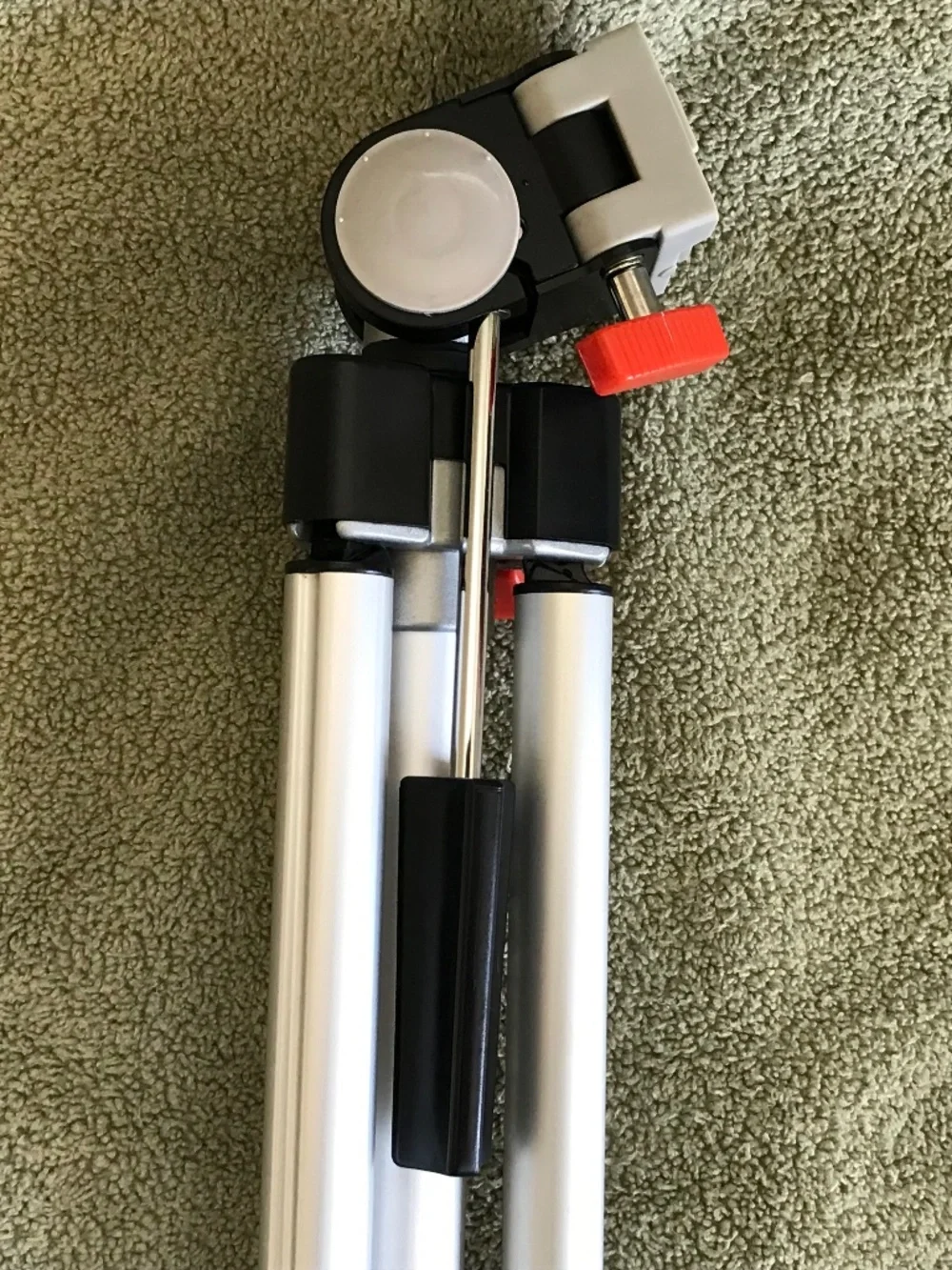 VTG SLIK Insta-Lok Model 613-060 Camera Tripod, 3 Section Legs, Light,NEVER USED